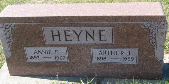 Heyne Annie &amp; Arthur