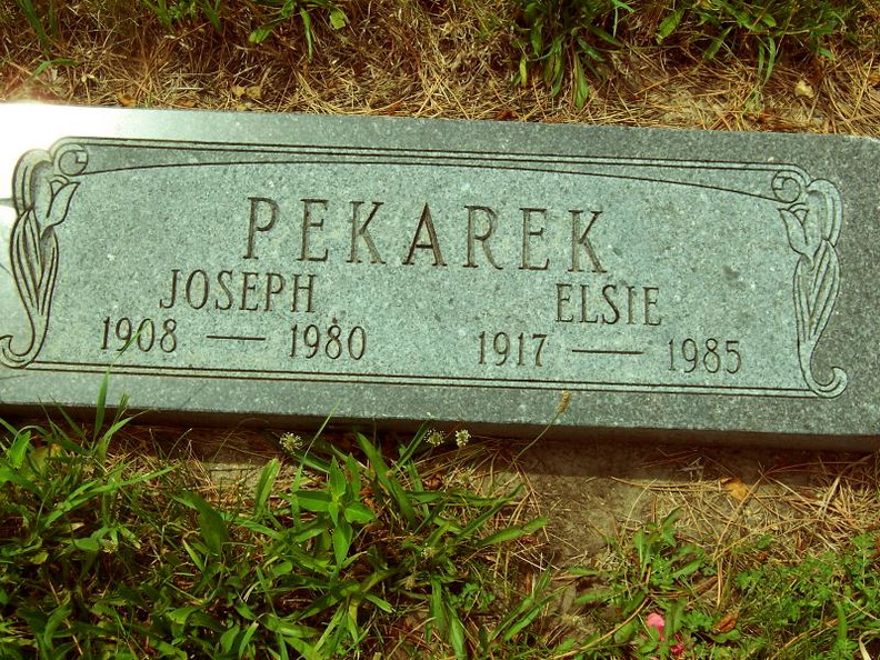 Pekarek, Joseph & Elsie (nee ______) (1).JPG