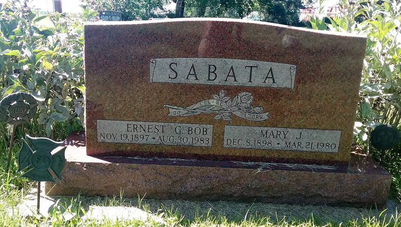 Sabata, Ernest G (Bob) & Mary J (nee _____) (3).jpg